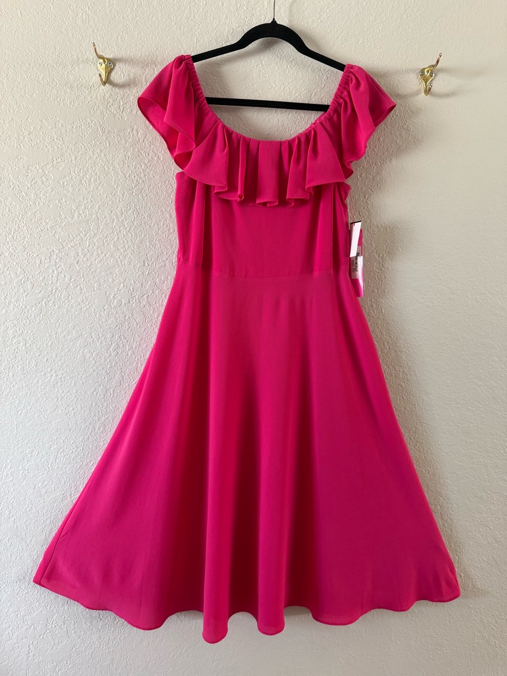 NWT Betsy Johnson Off Shoulder Midi Dress Size 10 Think Pink Crêpe Vibrant